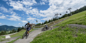 Beitragsbild des Blogbeitrags Ein Paradies für junge Mountainbiker – Die neue woom bike area im Snow Space Salzburg 