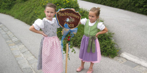 Beitragsbild des Blogbeitrags Ein Tag zu Ehren der Tracht: Der „Dirndlgwandl-Sonntag“