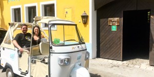 Beitragsbild des Blogbeitrags Italo-Feeling pur: Via Ape Calessino zum Heurigen