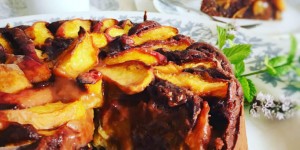 Beitragsbild des Blogbeitrags Veganes Schoko-Amaretto-Pfirsich Törtchen