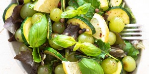 Beitragsbild des Blogbeitrags Salat mit gebratenen Zucchini 
