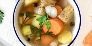 Beitragsbild des Blogbeitrags Klare Gemuesesuppe (Grundrezept) 