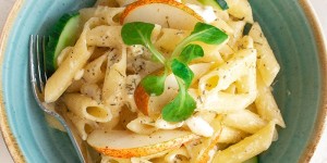 Beitragsbild des Blogbeitrags Griechische Pasta mit Birnen und Feta