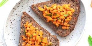 Beitragsbild des Blogbeitrags Fast wholemeal bread with carrot tartare