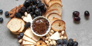 Beitragsbild des Blogbeitrags Mediterrane Käseplatte anrichten. In 5 Schritten zum perfekten Snack 