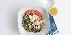 Beitragsbild des Blogbeitrags Sommerliche, vegetarische Quinoa-Gemüsepfanne