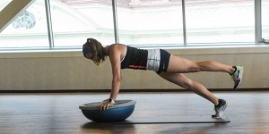 Beitragsbild des Blogbeitrags Ganzkörper Workout mit dem Bosu Ball / Fokus Rumpf