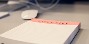 Beitragsbild des Blogbeitrags Wie ich neue Gewohnheiten schaffe und früher aufstehe, Podcast