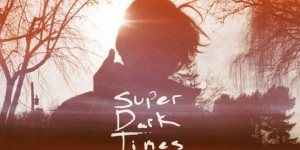 Beitragsbild des Blogbeitrags „Super Dark Times“ (2017) – Kevin Phillips 