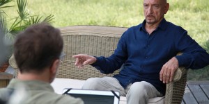 Beitragsbild des Blogbeitrags „Intrigo – Tod eines Autors“ – Kritik
