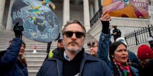 Beitragsbild des Blogbeitrags Joaquin Phoenix bei Klima-Protest verhaftet