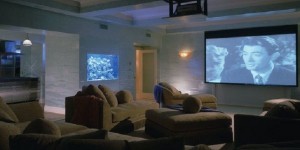 Beitragsbild des Blogbeitrags 15 Filme gegen die Krise: Tipps von Cornelius Obonya, Verena Altenberger, Caroline Peters & Co.