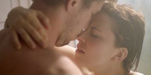 Beitragsbild des Blogbeitrags „Verlangen“ („Vernost“): Russisches Erotik-Drama um Gynäkologin erscheint als VOD und auf DVD & BluRay 