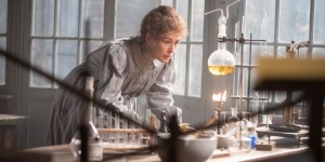 Beitragsbild des Blogbeitrags „Marie Curie – Elemente des Lebens“ – Kritik zum Kinostart