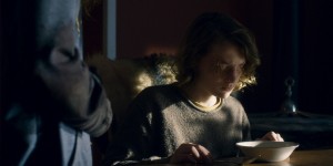Beitragsbild des Blogbeitrags (Sexueller) Missbrauch als Zombie-Märchen: „The Dark“ in den Breitenseer Lichtspielen – eins A #2
