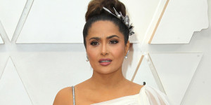 Beitragsbild des Blogbeitrags Salma Hayek, Alyssa Milano u.a.: Stars mit schwerem Covid-Verlauf