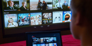 Beitragsbild des Blogbeitrags Streaming & Internet zerstören das Klima: Neue Studie fordert „back to the roots“ 