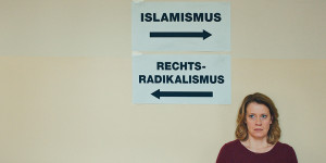 Beitragsbild des Blogbeitrags „Womit haben wir das verdient?“: Jetzt 2 Wochen lang GRATIS sehen mit Film plus Kritik