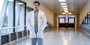 Beitragsbild des Blogbeitrags „Dr. Death“ – Kritik