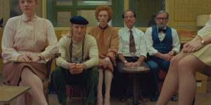 Beitragsbild des Blogbeitrags „The French Dispatch“ – Kritik zum Kinostart