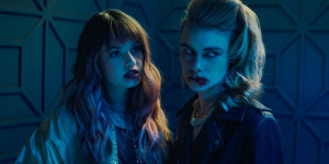Beitragsbild des Blogbeitrags „Night Teeth“ – Kritik zum Netflix-Start