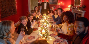 Beitragsbild des Blogbeitrags „Silent Night – Und morgen sind wir tot“ – Kritik zum Heimkino-Start