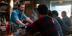 Beitragsbild des Blogbeitrags „The Tender Bar“ – Kritik zum Amazon Prime-Start