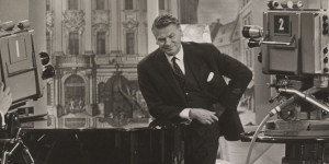 Beitragsbild des Blogbeitrags „Griaß eich die Madln, servas die Buam!“: Die Wienbibliothek lädt zur Ausstellung über Heinz Conrads