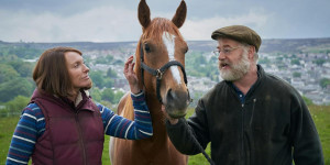 Beitragsbild des Blogbeitrags „Dream Horse“ – Kritik zum Amazon Prime-Start 