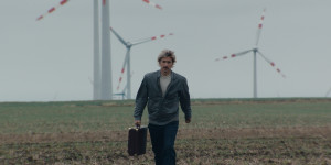 Beitragsbild des Blogbeitrags Diagonale 2022: „Der Onkel / The Hawk“ – Kritik