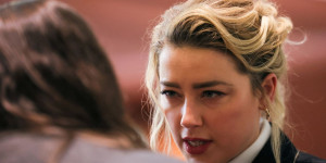 Beitragsbild des Blogbeitrags Amber Heard schuldig: Jury gibt Johnny Depp in Verleumdungsprozess Recht