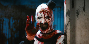 Beitragsbild des Blogbeitrags „Terrifier 2“ – Kritik zum brutalsten Film 2022 