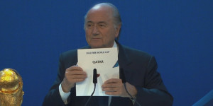 Beitragsbild des Blogbeitrags Zum WM-Start in Katar: Korruptionssumpf FIFA in „FIFA Uncovered“ auf Netflix aufgedeckt