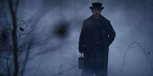 Beitragsbild des Blogbeitrags „Der denkwürdige Fall des Mr. Poe“ – Kritik zum Neflix-Start