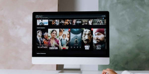 Beitragsbild des Blogbeitrags Streaming-Marktanteile im 2. Quartal: Netflix stagniert, Disney+ schrumpft, AppleTV+ wächst 