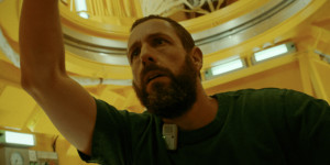 Beitragsbild des Blogbeitrags „Spaceman“ mit Adam Sandler startet auf Netflix: Alle Infos