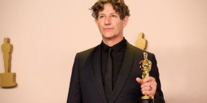 Beitragsbild des Blogbeitrags Jonathan Glazer: 500 jüdische Filmschaffende kritisieren Oscar-Rede 