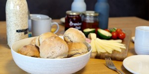 Beitragsbild des Blogbeitrags Schnelle & knusprige Frühstücksweckerl 