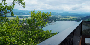 Beitragsbild des Blogbeitrags Slow Trails: Genüsslich wandern mit Seeblick in Kärnten 