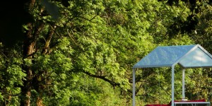 Beitragsbild des Blogbeitrags Glamping in Slowenien: Luxushütten am Fluss