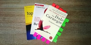 Beitragsbild des Blogbeitrags Lesetipps: Von diesen drei Büchern profitiert jeder Vertriebler
