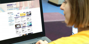 Beitragsbild des Blogbeitrags MOOChub – neue Oberfläche, neue Partner:innen #moox #imoox