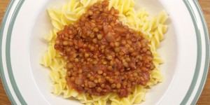 Beitragsbild des Blogbeitrags Vegane Linsenbolognese 