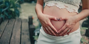 Beitragsbild des Blogbeitrags Vegane Schwangerschaft: offiziell empfohlen?