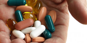 Beitragsbild des Blogbeitrags Überdosierungsrisiko bei Vitamin B12? Stellungnahme 