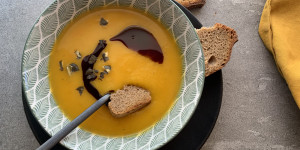 Beitragsbild des Blogbeitrags Cremige Kürbissuppe für den Herbst