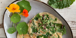 Beitragsbild des Blogbeitrags Mangold-Palatschinken mit Salat