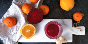 Beitragsbild des Blogbeitrags Roter Smoothie mit Ingwer-Kick
