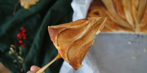Beitragsbild des Blogbeitrags Perfekt im Herbst: Veganer Apfelkuchen