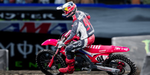 Beitragsbild des Blogbeitrags Monster Energy Supercross – The Official Videogame 4: Ankündigung wird mit Trailer gefeiert 